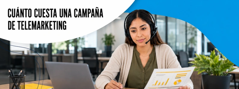 Costo de una campaña de telemarketing | BluCactus Mexico Líder mexicana de operaciones revisando el alcance y los reportes de una campaña de telemarketing para BluCactus Mexico.